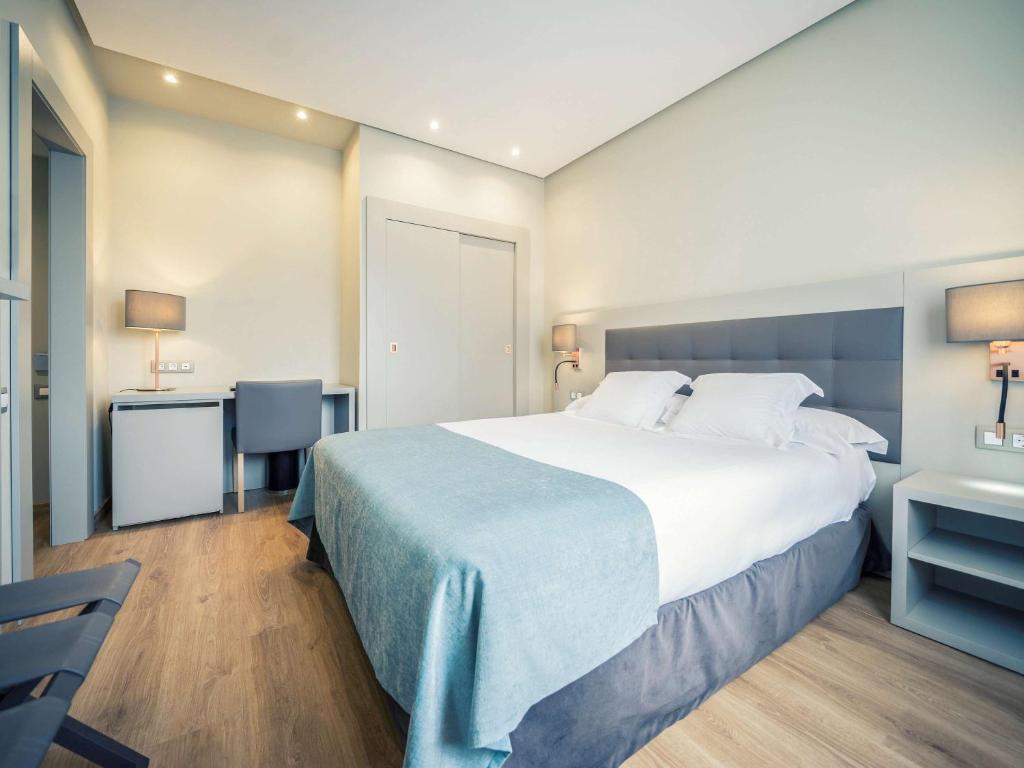 Postel nebo postele na pokoji v ubytování Mercure Carlton Rioja