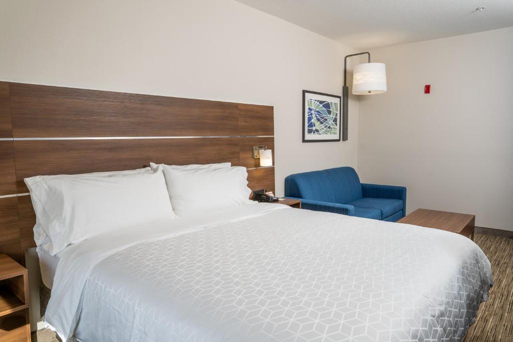 Holiday Inn Express San Clemente N – Beach Area by IHG - Room King Estándar Con Sofá Cama