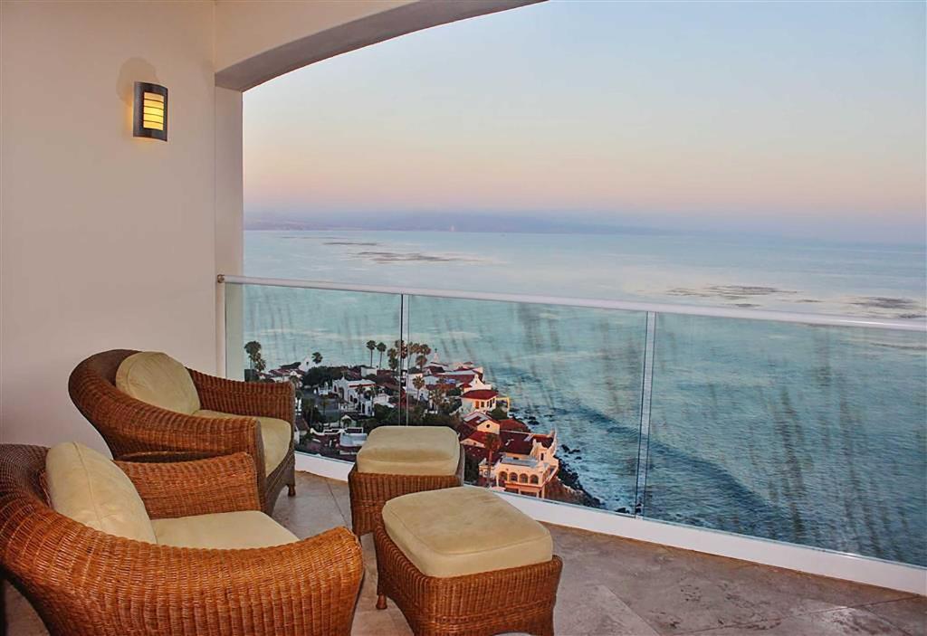 Rosarito Beach Condo Large Patio with Ocean Views!, Divisadero