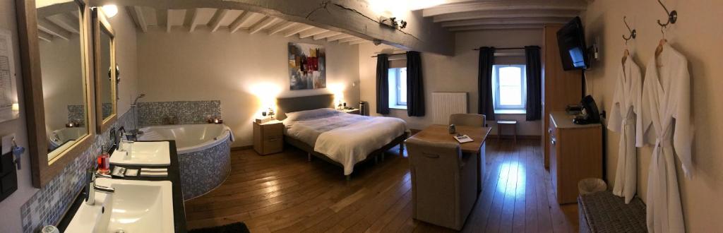 Postel nebo postele na pokoji v ubytování De Verborgen Parel B&B