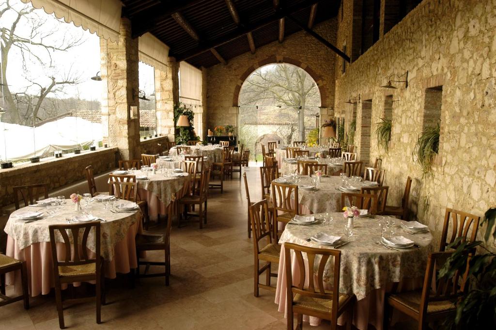Restauracja lub miejsce do jedzenia w obiekcie Agriturismo Le Vescovane