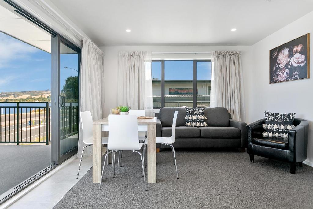 Acacia Lake View Motel - Resim 37