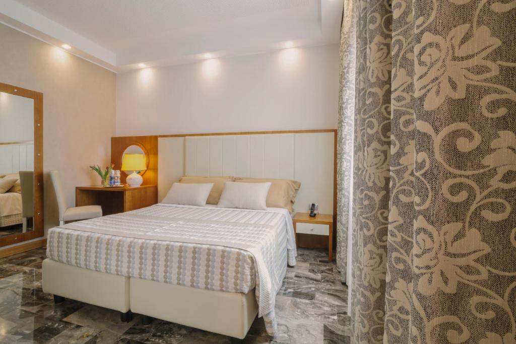 Łóżko lub łóżka w pokoju w obiekcie Piccolo Hotel