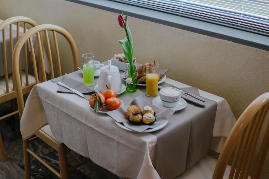 Jedzenie w pensjonacie lub w pobliżu