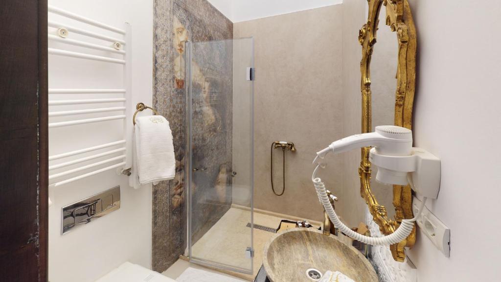 Koupelna v ubytování Conacul Coroanei Luxury Boutique Hotel