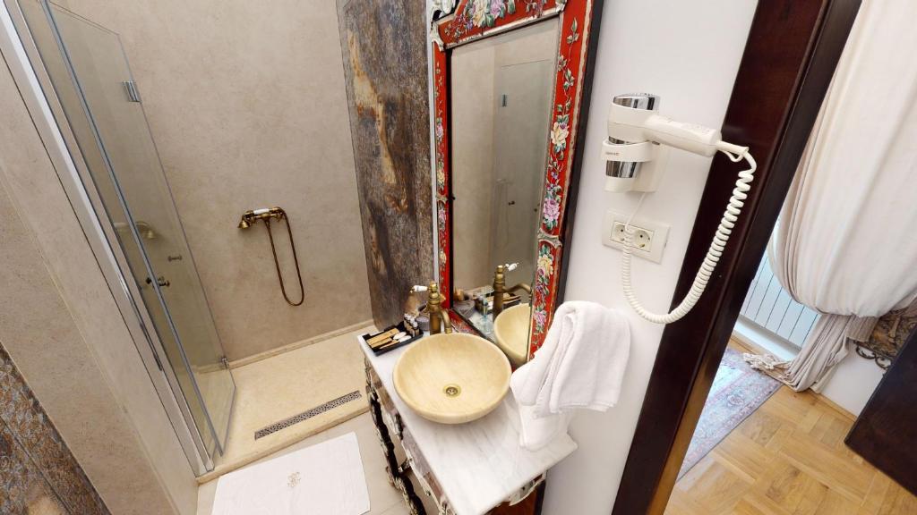 Koupelna v ubytování Conacul Coroanei Luxury Boutique Hotel