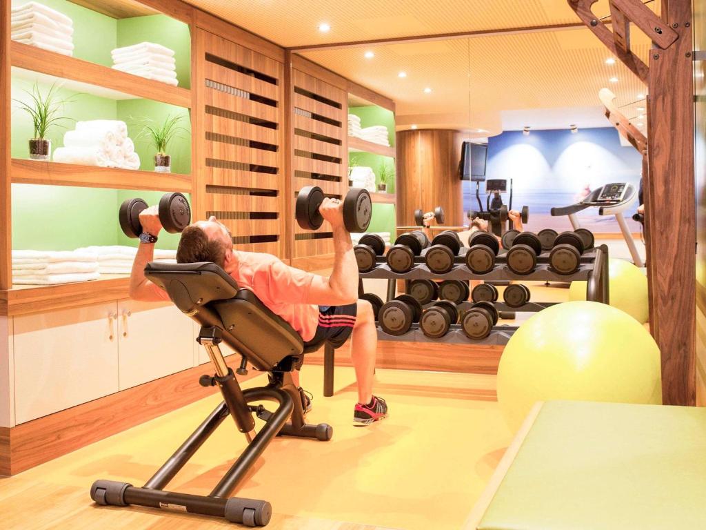 Fitness centrum a/nebo fitness zařízení v ubytování Novotel Erlangen
