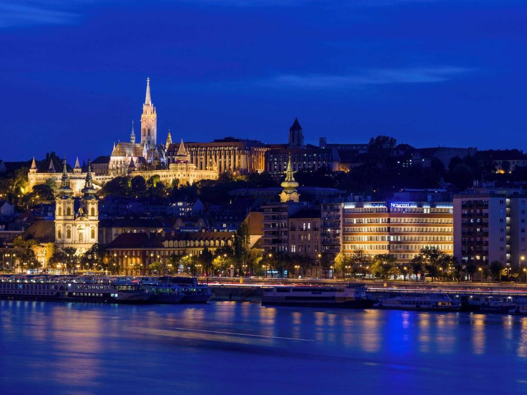 Nespecifikovaný výhled na destinaci Budapešť nebo výhled na město při pohledu z hotelu