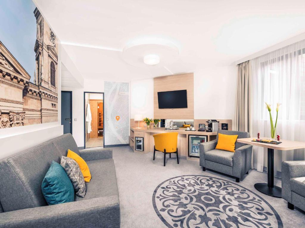 TV a/nebo společenská místnost v ubytování Mercure Budapest City Center