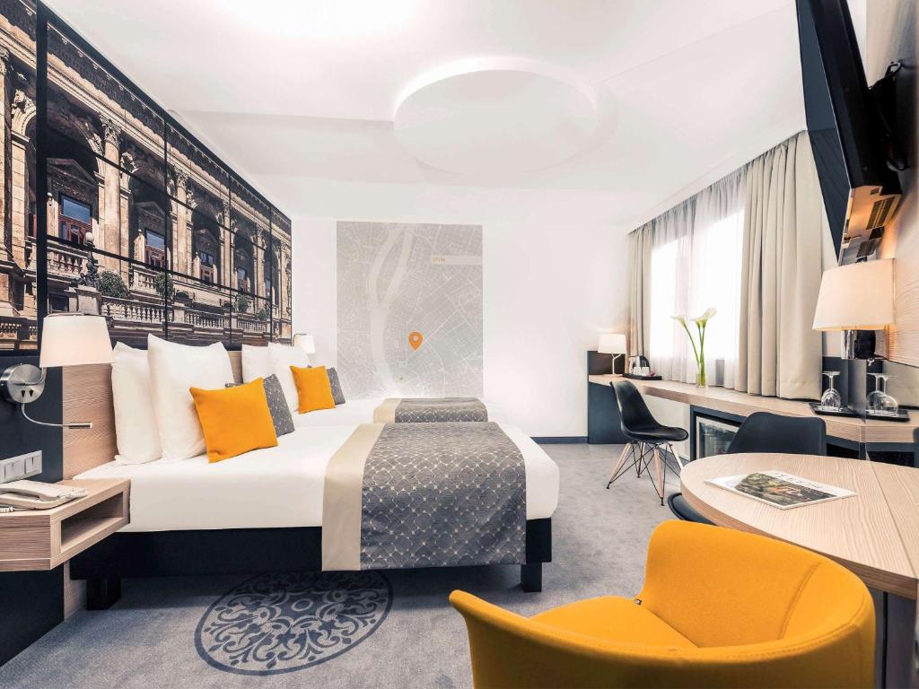 Postel nebo postele na pokoji v ubytování Mercure Budapest City Center