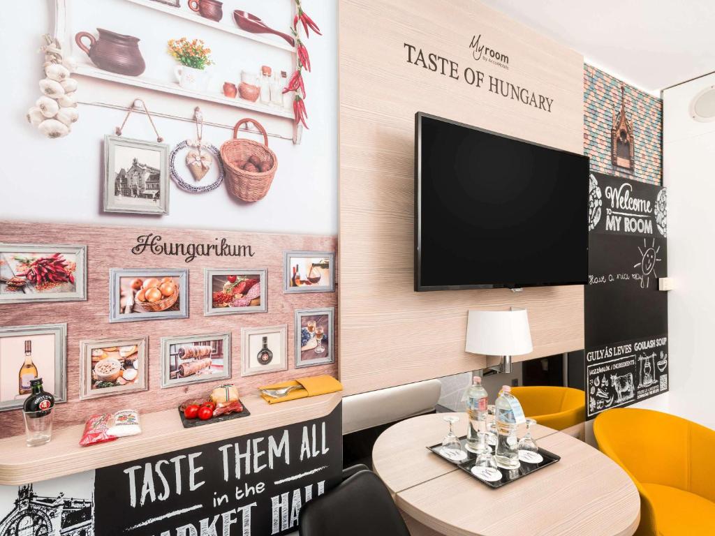 TV a/nebo společenská místnost v ubytování Mercure Budapest City Center