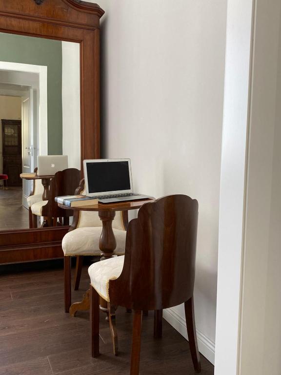 TV a/nebo společenská místnost v ubytování Ortigia Twin Rooms