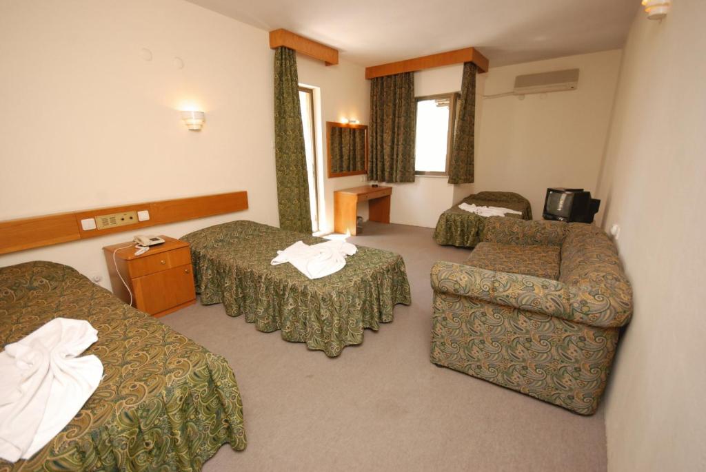 Dias Hotel - Viervoudige Kamer