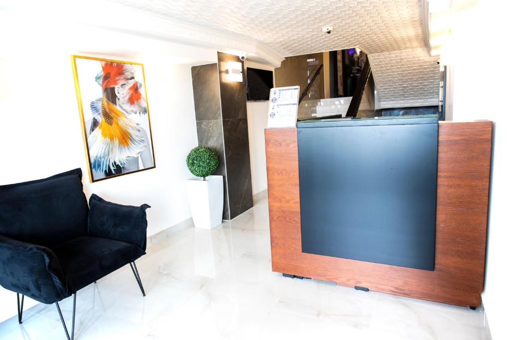 Kuchyň nebo kuchyňský kout v ubytování Miami Beach Hotel Tel Aviv
