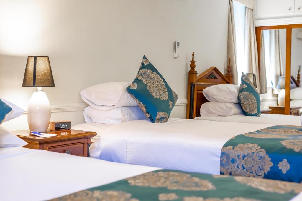 Twin Towers Inn - Resim 9