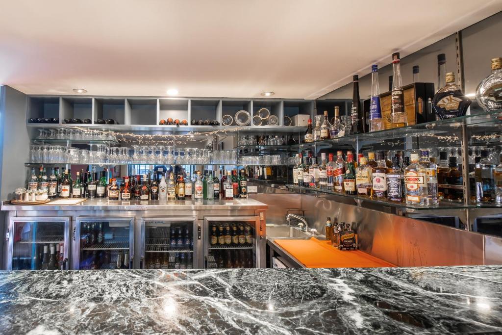 Twin Towers Inn - Resim 16