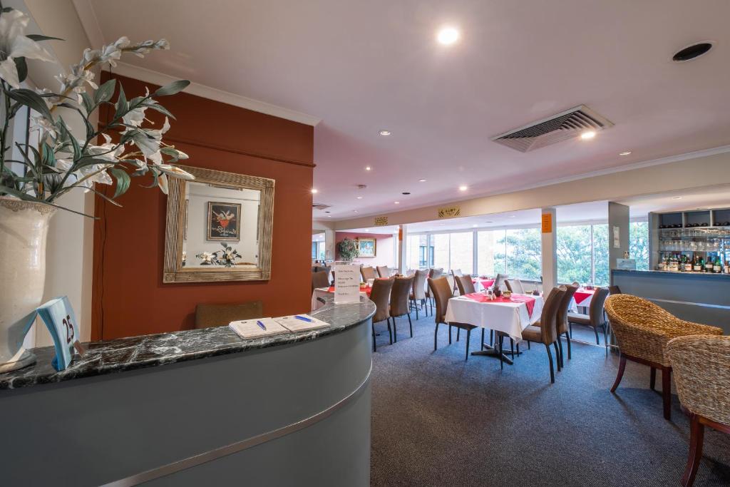 Twin Towers Inn - Resim 15