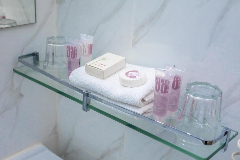 Twin Towers Inn - Resim 3