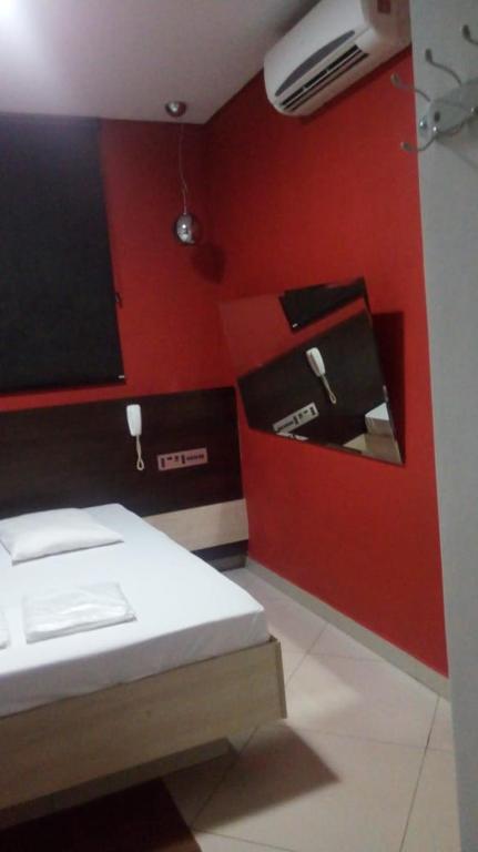  MIX MOTEL