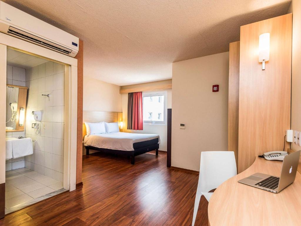 Postel nebo postele na pokoji v ubytování ibis Lima Larco Miraflores