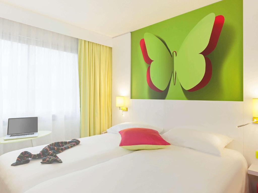 Postel nebo postele na pokoji v ubytování ibis Styles Bordeaux Saint Médard