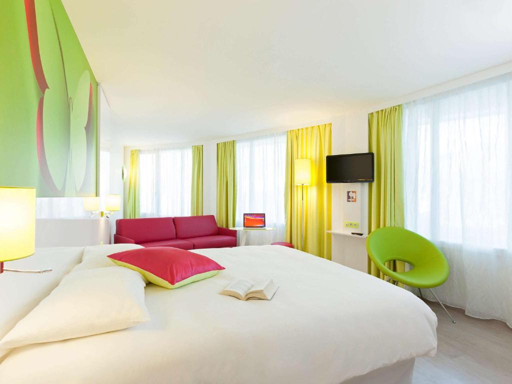Postel nebo postele na pokoji v ubytování ibis Styles Bordeaux Saint Médard