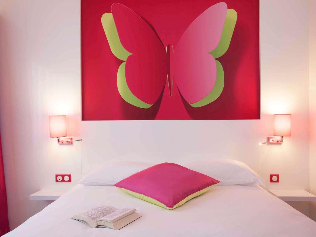 Postel nebo postele na pokoji v ubytování ibis Styles Bordeaux Saint Médard