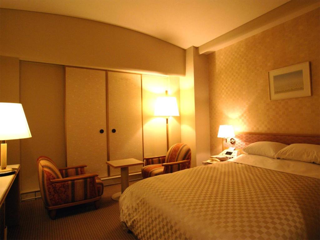 Postel nebo postele na pokoji v ubytování Palace Hotel Kakegawa