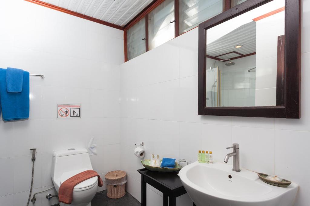 A bathroom at Phi Phi Natural Resort