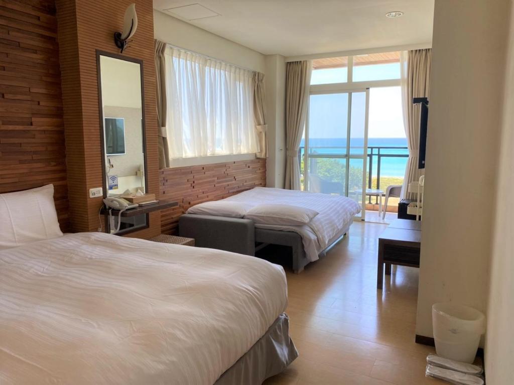 Postel nebo postele na pokoji v ubytování LoveSea 126 Beach Inn