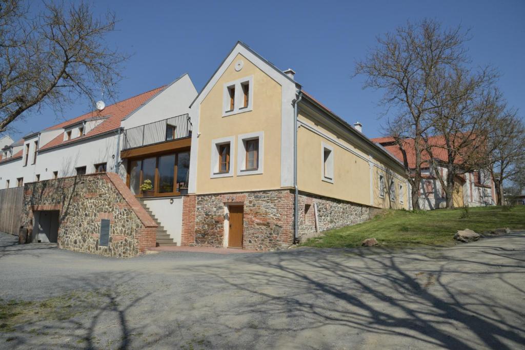 Budova, v ktorej sa farma nachádza
