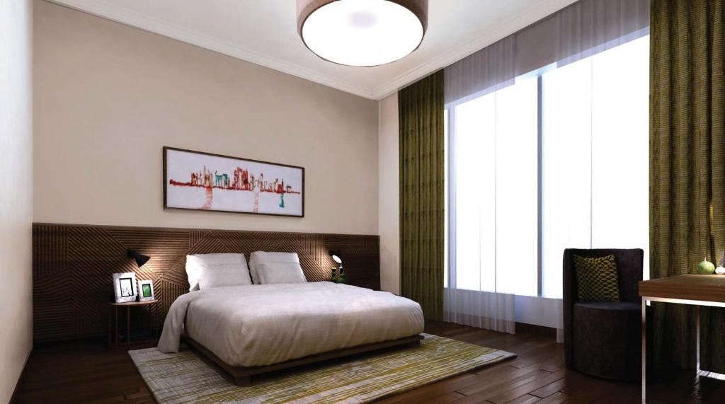 ein Schlafzimmer mit einem Bett und einem großen Fenster in der Unterkunft Somerset West Bay Doha in Doha