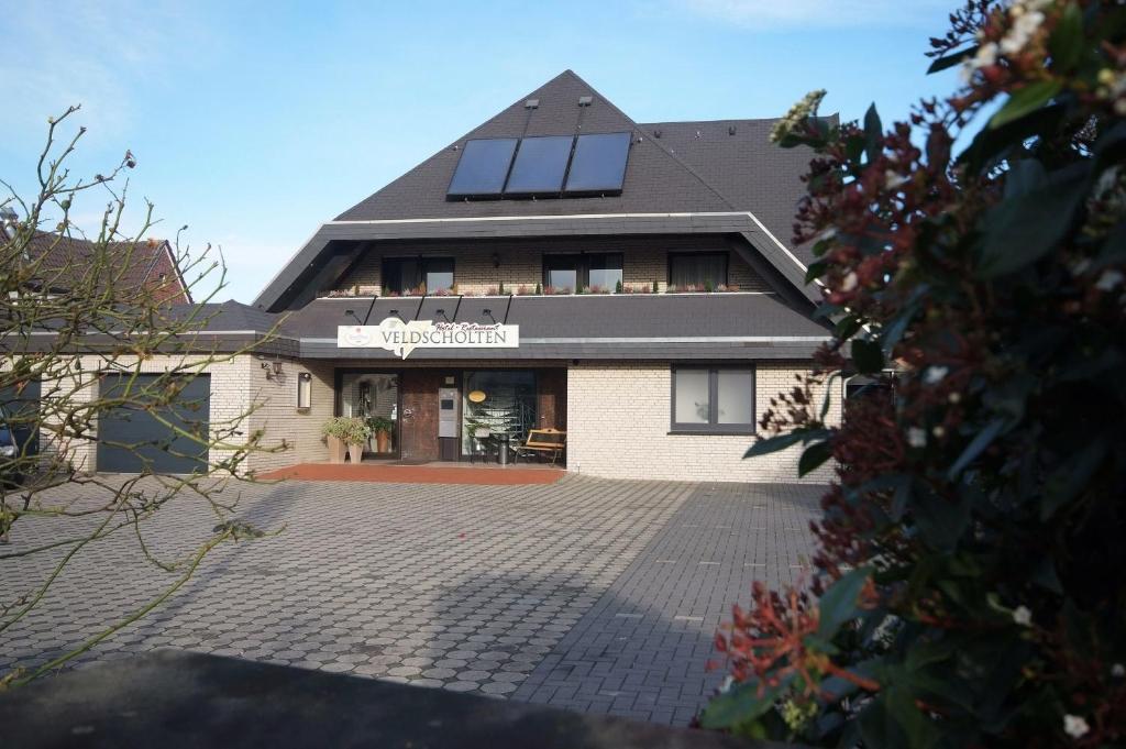 a building with a roof on top of it at Hotel - Restaurant Veldscholten in Lingen