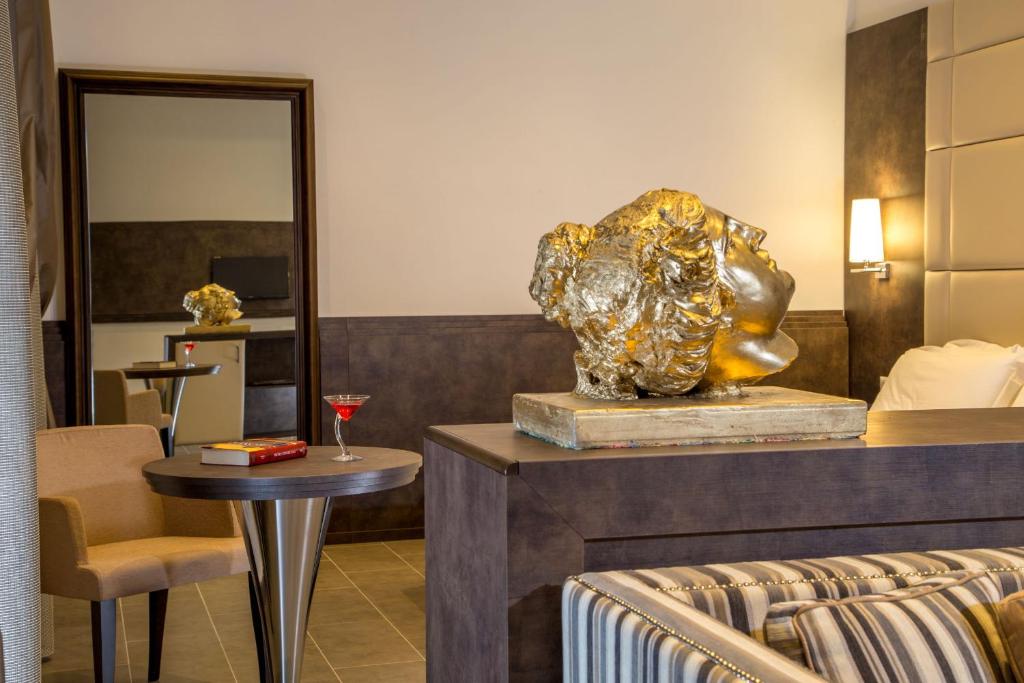 Postel nebo postele na pokoji v ubytování Hearth Hotel