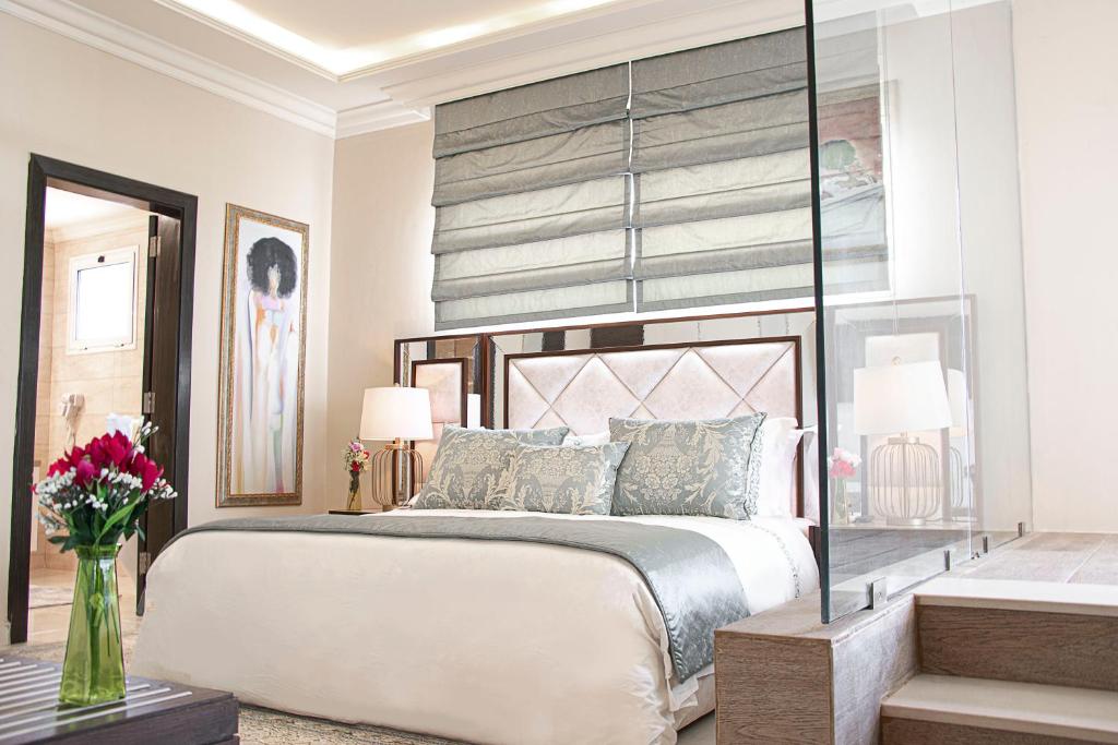 Home Suites Boutique Hotel Freetownにあるベッド
