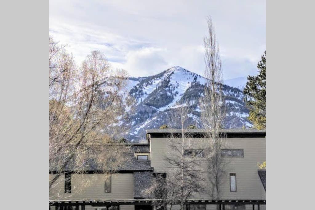 Spectacular Mountain Condo main image.