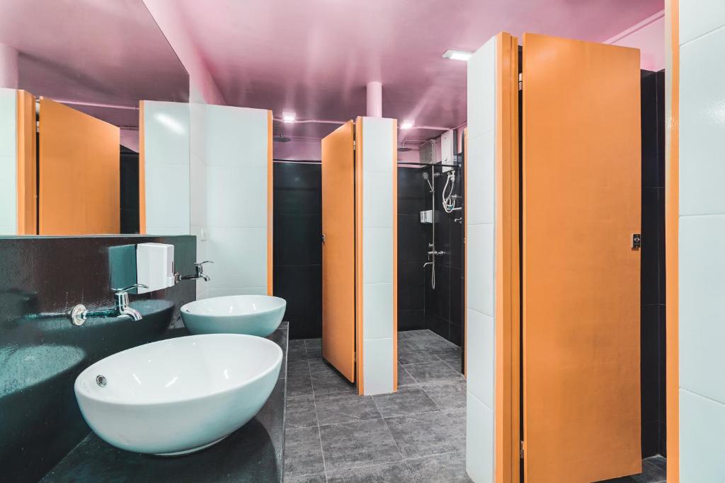 Un baño de Nomad's Hub - Best Value Co-living Hostel