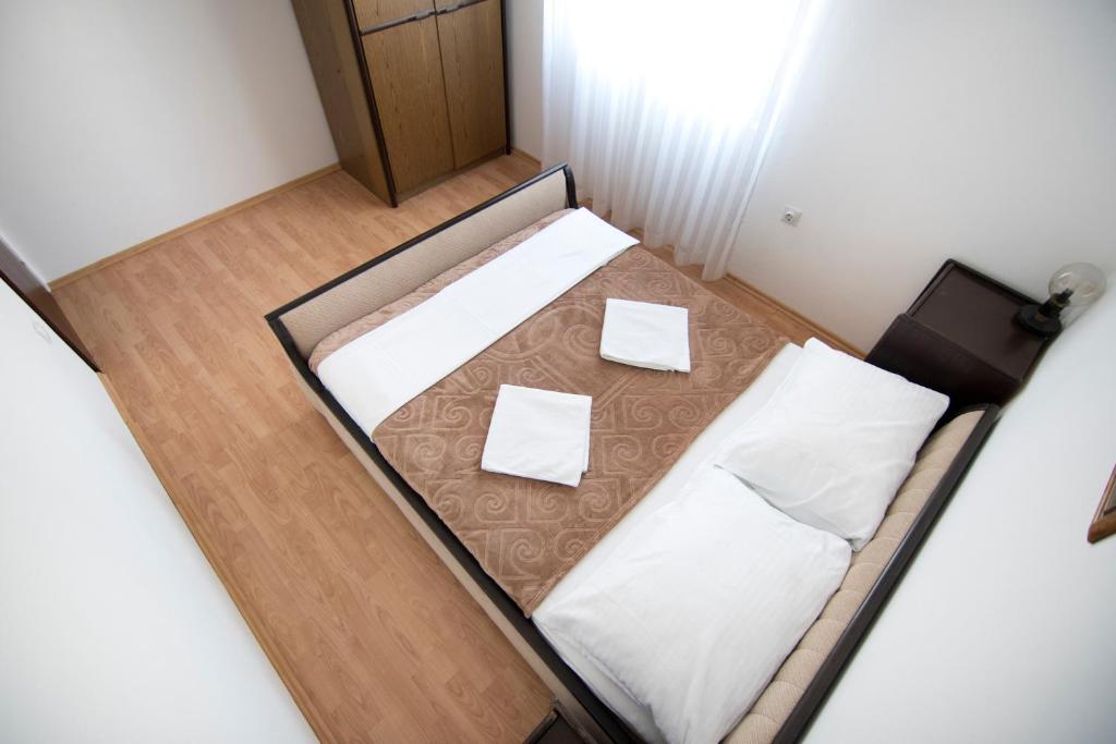 Posteľ alebo postele v izbe v ubytovaní Apartmani Jurić
