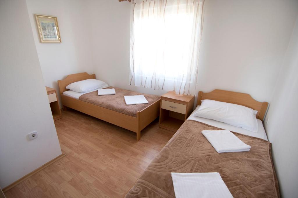 Posteľ alebo postele v izbe v ubytovaní Apartmani Jurić