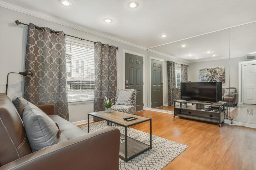 The Best Midtown Location by Piedmont Park - One-Bedroom Apartment