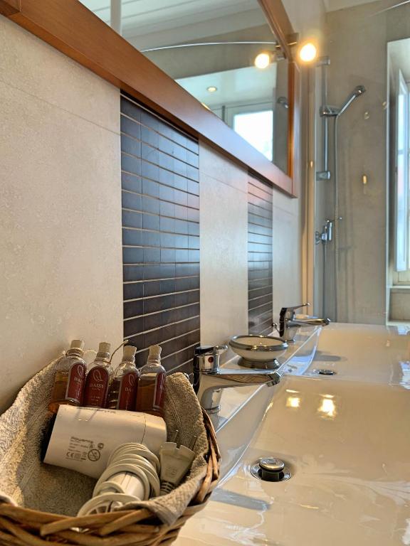 a bathroom with a sink and a bath tub at Residence Lagos in Lagos