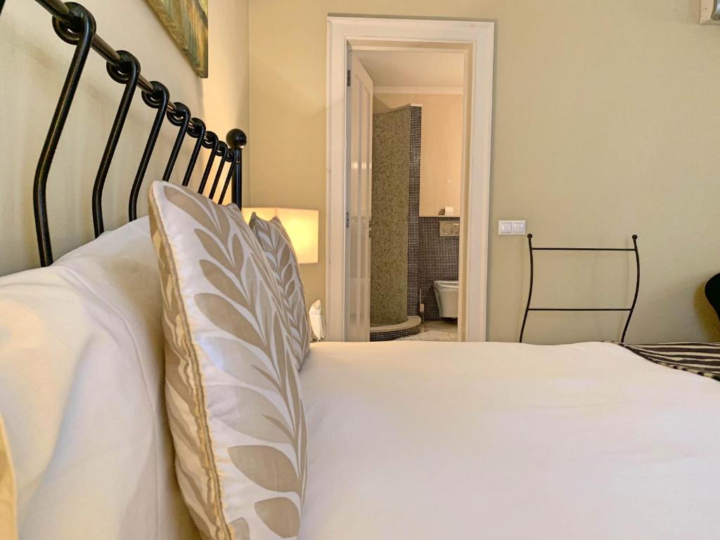 a bed with white sheets and pillows in a bedroom at Residence Lagos in Lagos