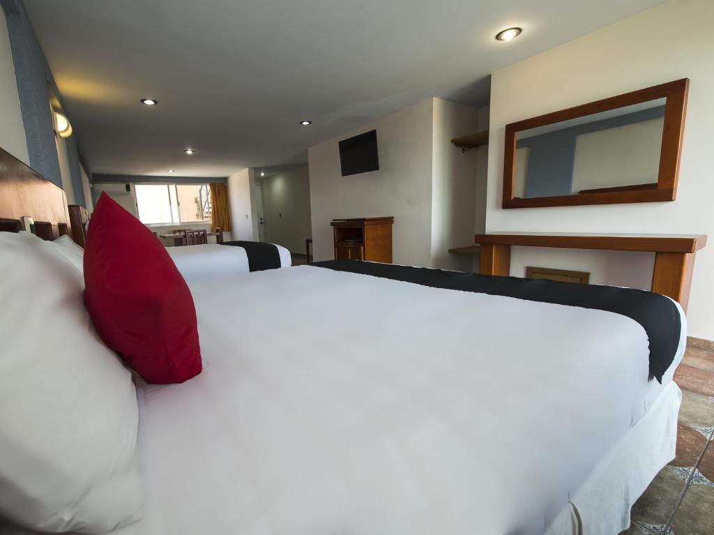 Postel nebo postele na pokoji v ubytování Suites de Reyes