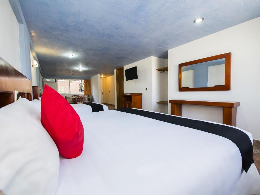 Postel nebo postele na pokoji v ubytování Suites de Reyes