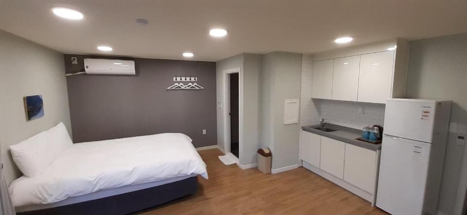Kuchyň nebo kuchyňský kout v ubytování Hotel Jirisan Haetsal