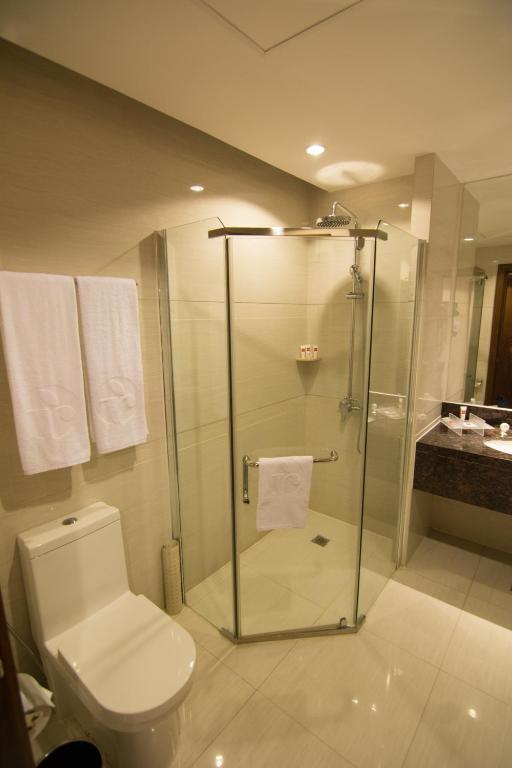 Koupelna v ubytování Ramada by Wyndham Manila Central