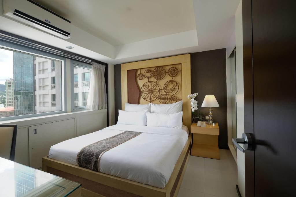 Katil atau katil-katil dalam bilik di Quest Hotel & Conference Center Cebu
