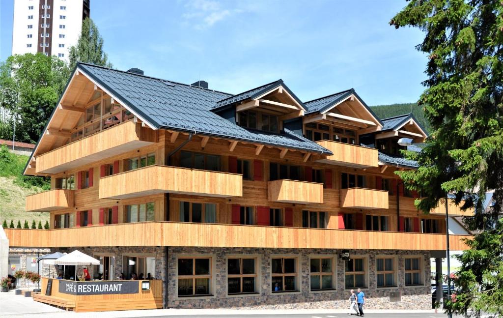 Budova, kde se aparthotel nachází