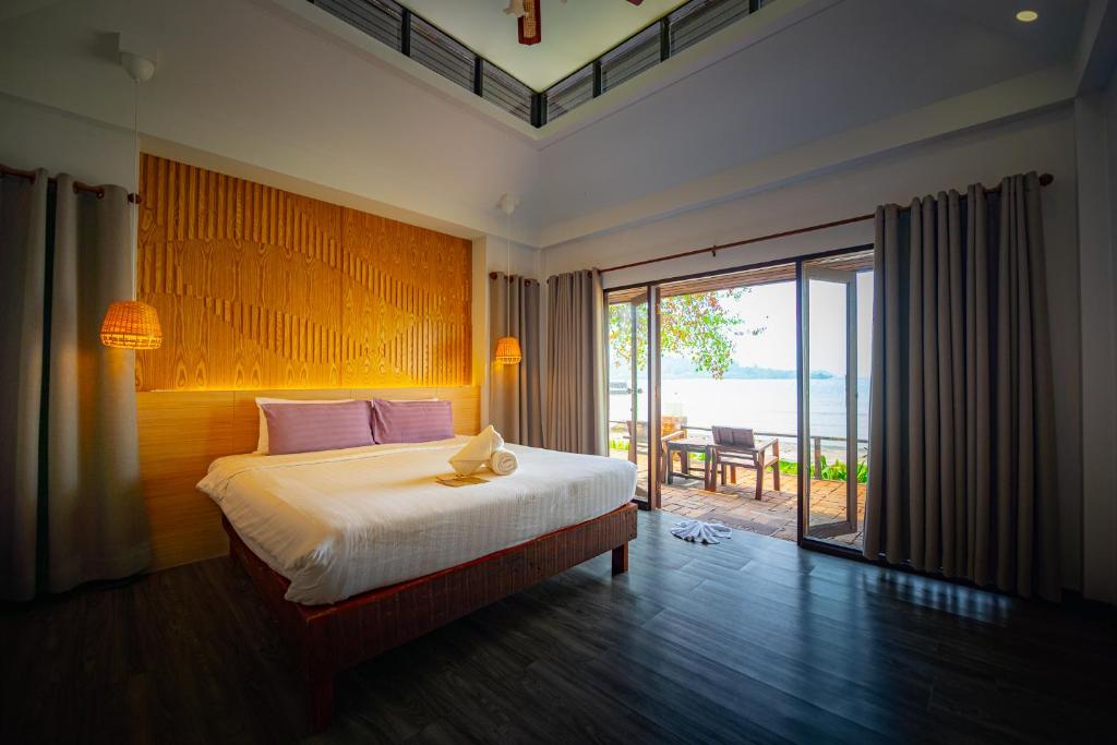 Кровать или кровати в номере Siam Bay Resort