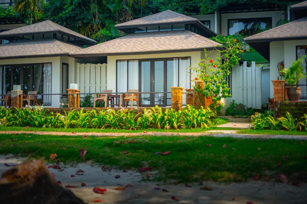 Сад в Siam Bay Resort